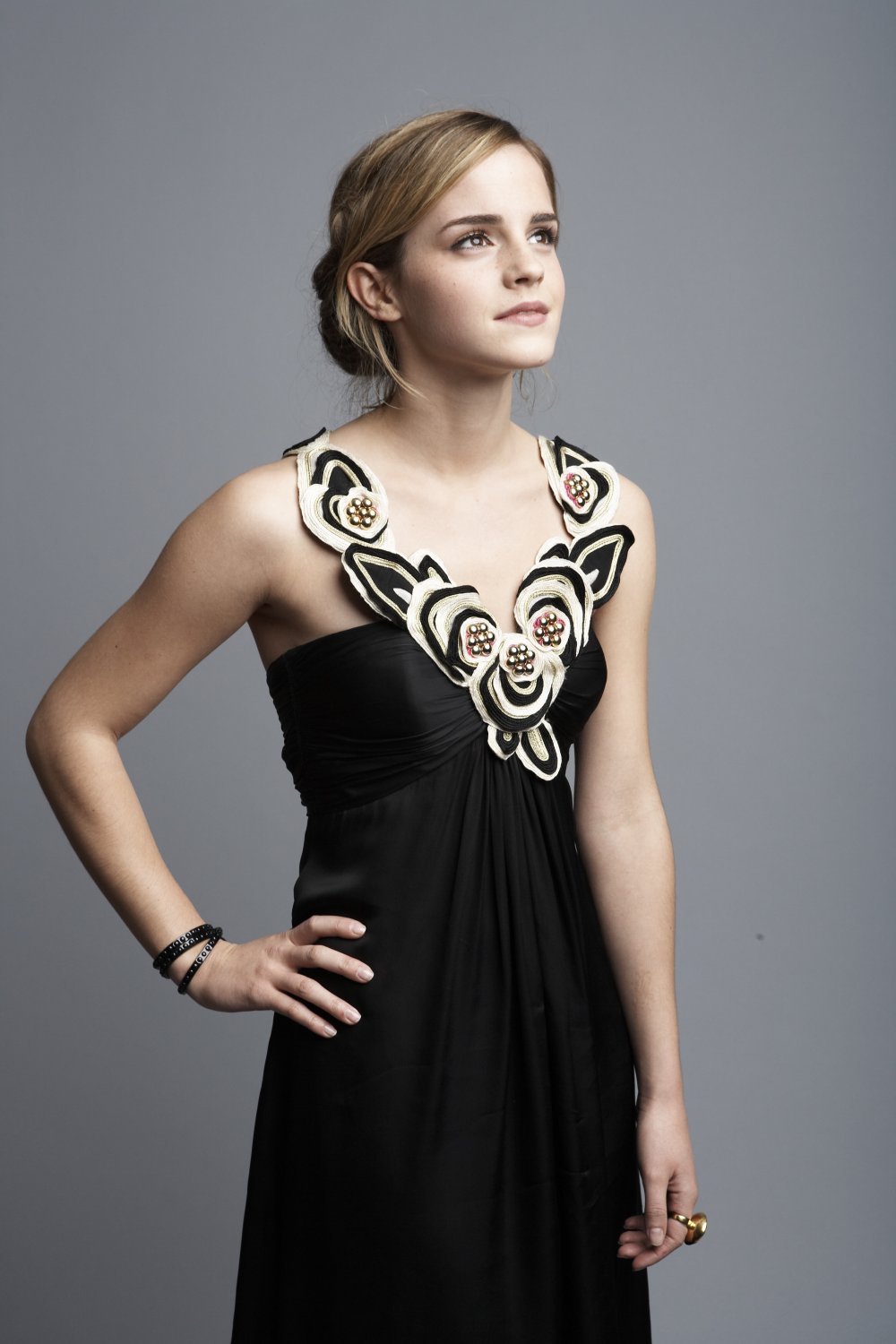 cbveBwny Emma Watson Black Dress 01.jpg